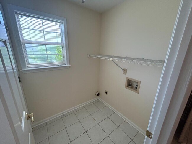 Building Photo - 1201 Formby Ct