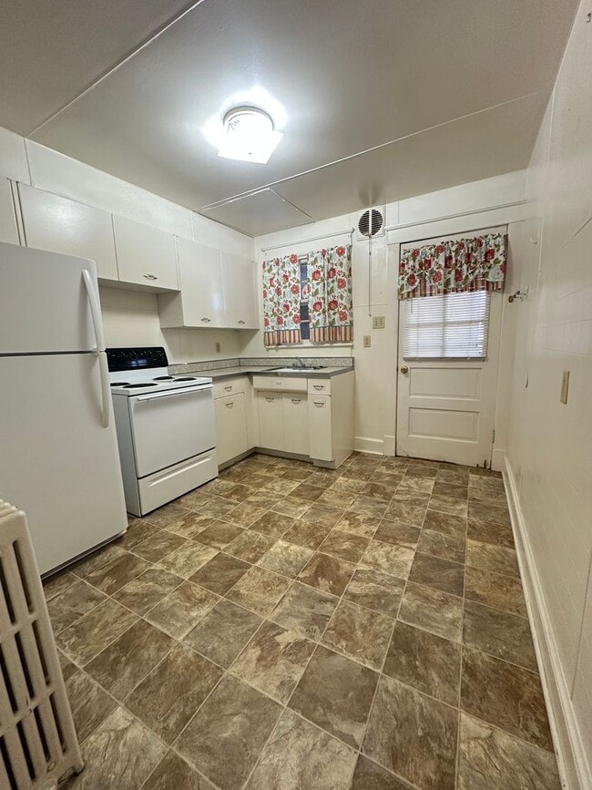 Building Photo - Apartment for Rent in Broadway