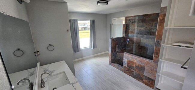 Building Photo - 1643 Railroad St