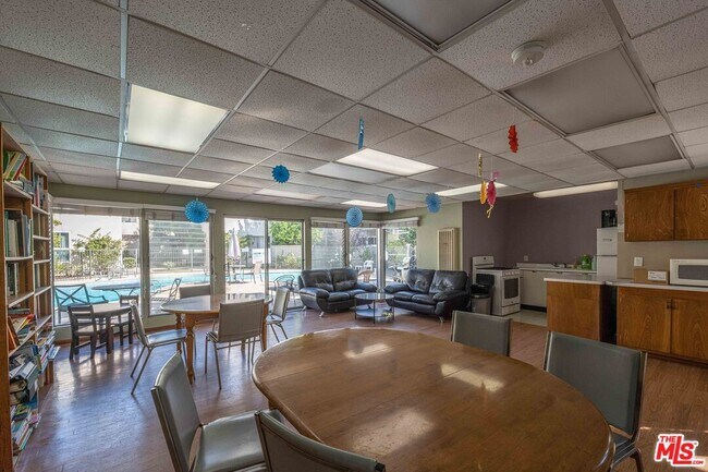 Building Photo - 3166 S Sepulveda Blvd