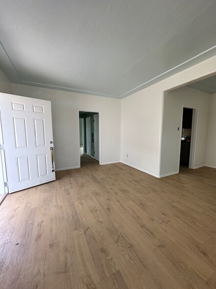 Building Photo - 547 W Olive Ave