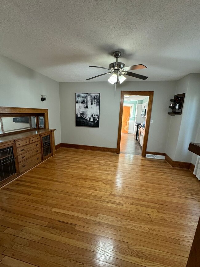 Building Photo - Updated 2bd/2ba Central Dav with Bonus rooms