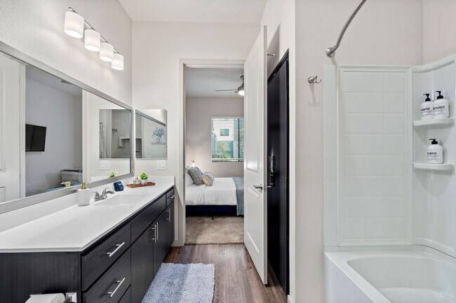 Building Photo - 500 W Broadway Rd