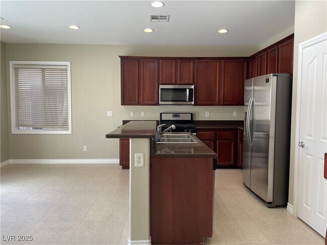 Building Photo - 9796 Bedstraw St