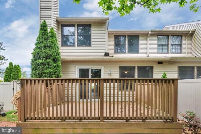 Building Photo - 518 Demoss Ct