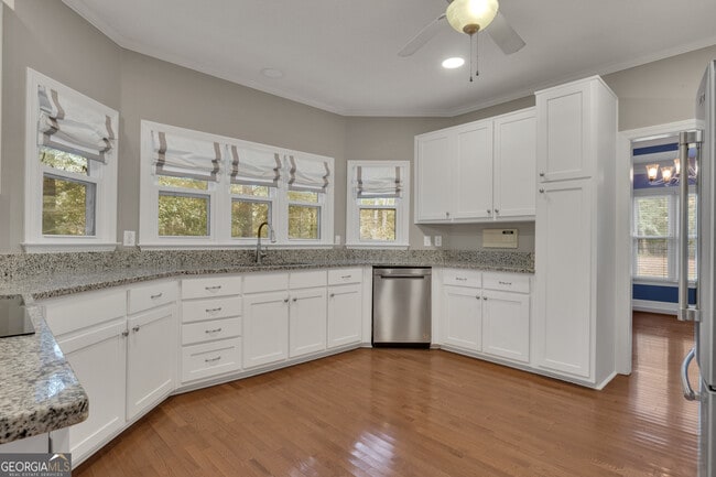 Building Photo - 135 Handshaker Ct