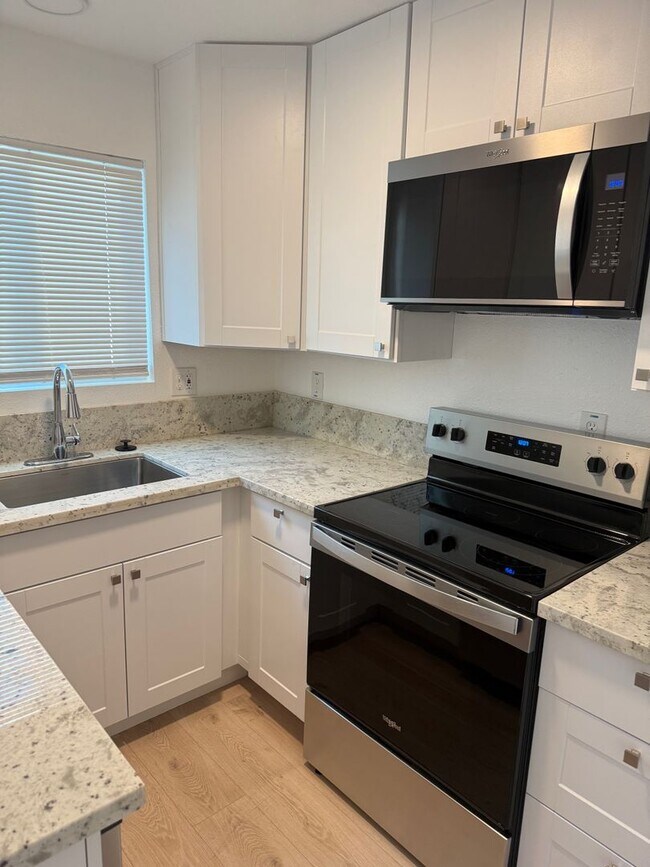 Building Photo - 1305 Sylvan Meadows Dr