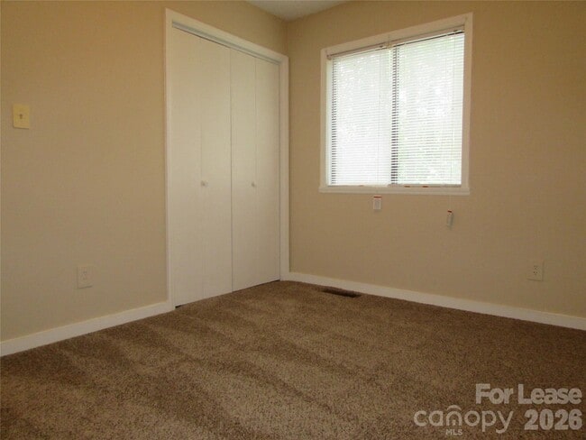 Building Photo - 1260 Fieldstone Rd