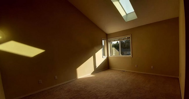 Building Photo - Stunning 2-Bedroom Condo with Panoramic Views in Gig Harbor