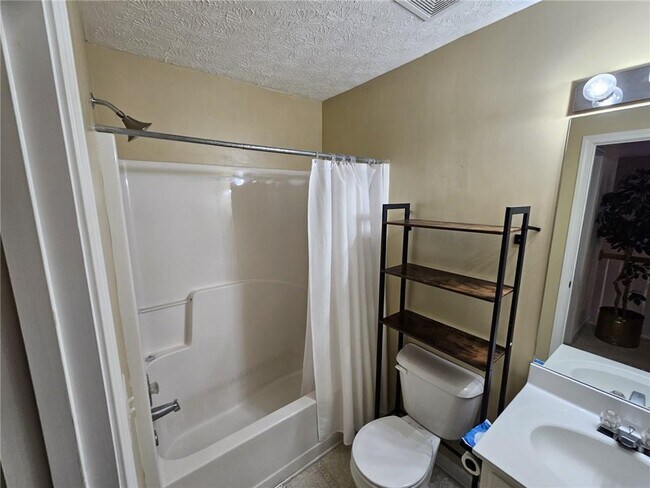 Building Photo - 237 Osmanthus Way