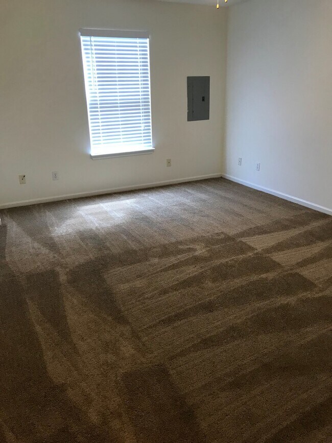 Building Photo - 1704-1706-1706 Juniper Dr