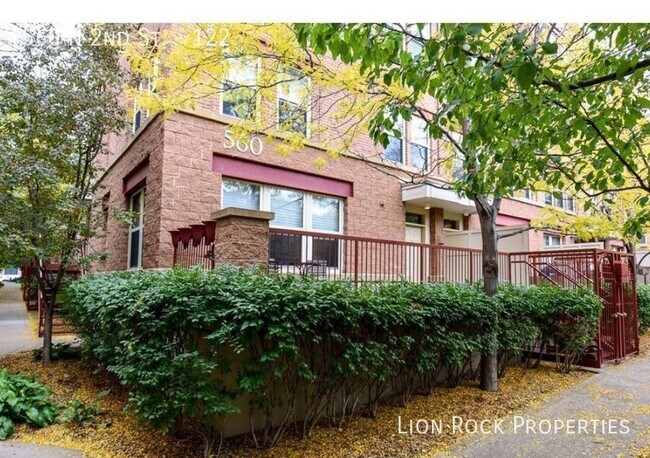 Building Photo - 560 N 2nd St