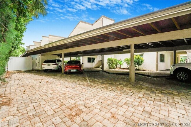 Building Photo - 1203 Hillsboro Mile