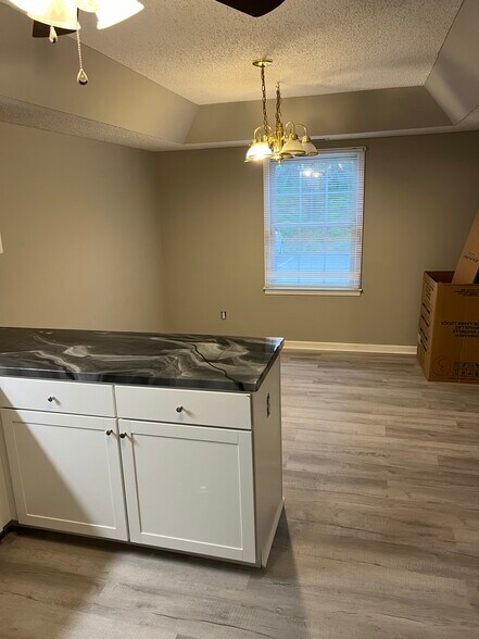 Building Photo - 301 Cypress St