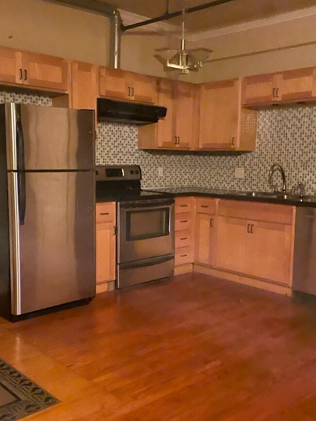 Building Photo - 121 N Main St