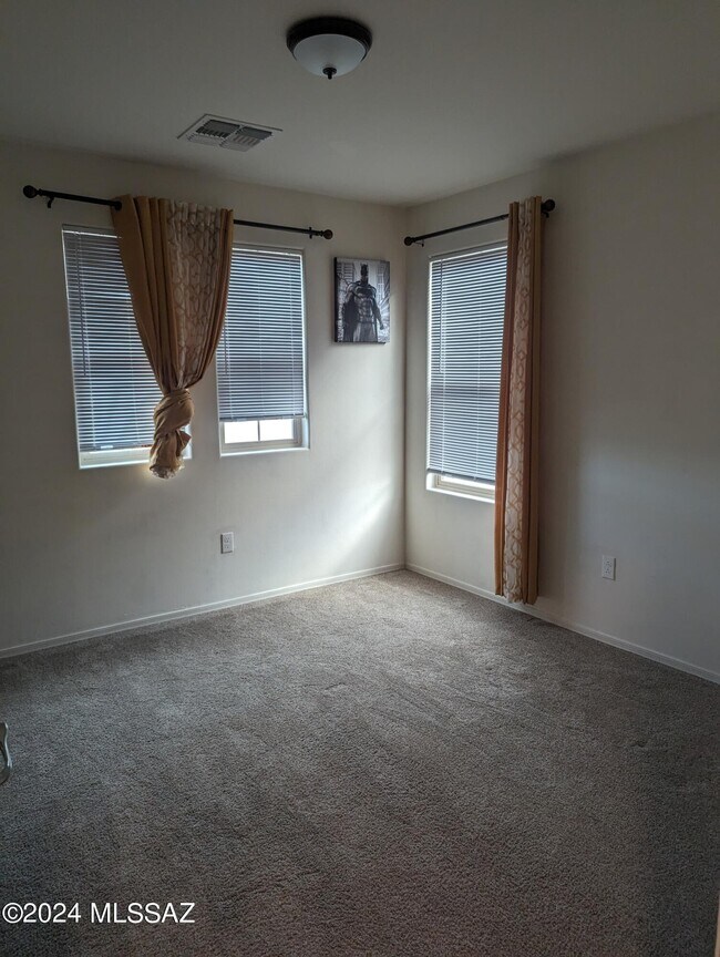 Building Photo - 7561 Kinnison Wash Lp