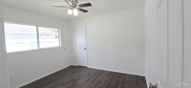Building Photo - 410 Delia Ave