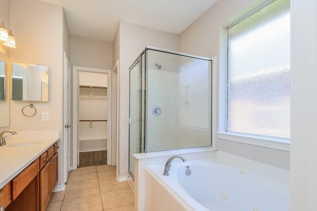 Building Photo - 4939 Forest Hurst Dr