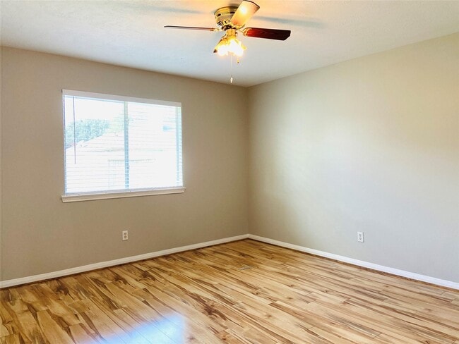 Building Photo - 1404 Helmsley Dr