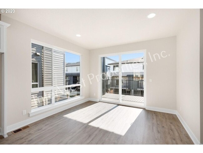 Building Photo - BEAUTIFUL NEWER CONSTRUCTION 4 BD HOME W/2...