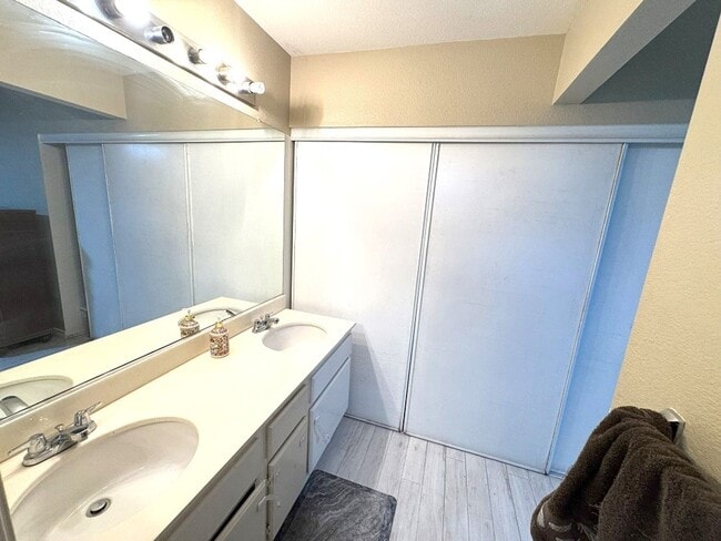 Building Photo - Beautiful Single Story House - OVERSIZED lot in the sought after Vail Ranch Community right in th...