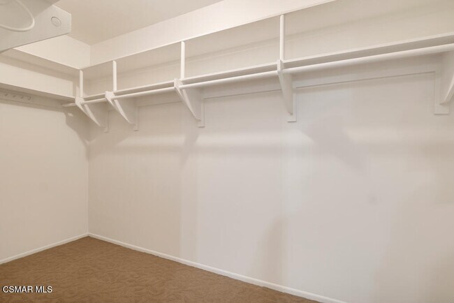 Building Photo - 2076 Hillsbury Rd