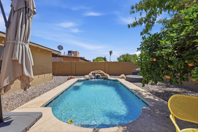 Building Photo - 2051 E Pueblo Ave