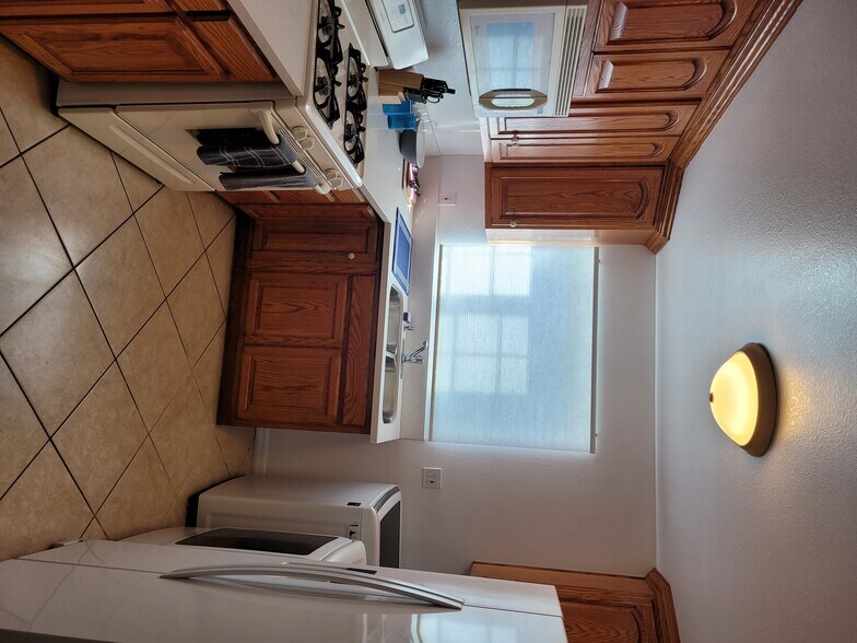 Building Photo - 10320 S Grevillea Ave