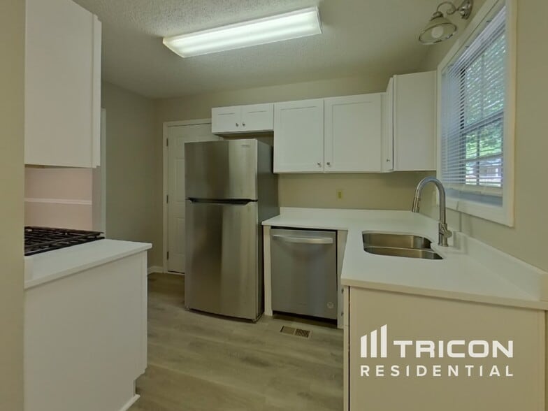 Building Photo - 6300 Holborne Ln