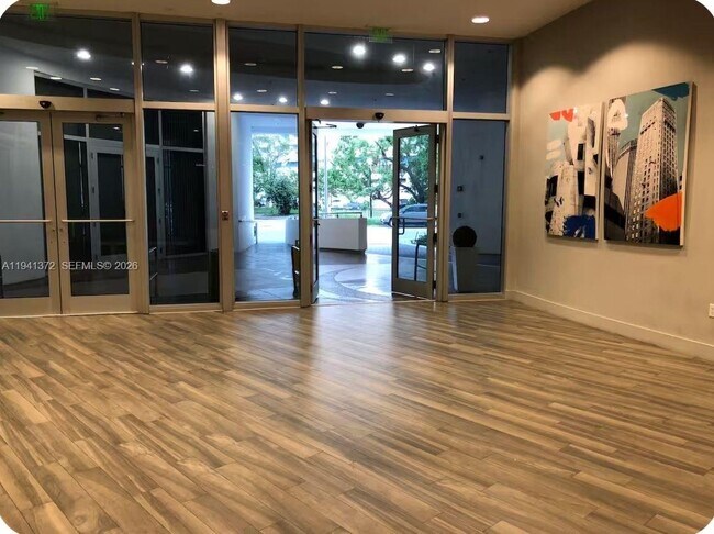 Building Photo - 1750 N Bayshore Dr