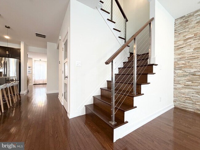 Building Photo - 308 Roarks Trail