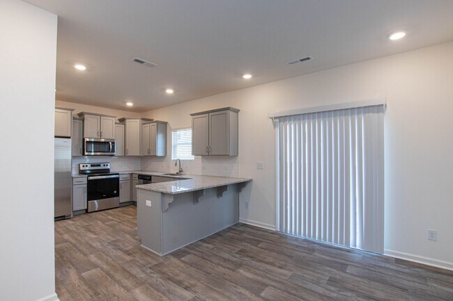 Building Photo - BEAUTIFUL 3BD/2.5BTH Townhome - Belmont - AUGUST 2026 MOVE IN