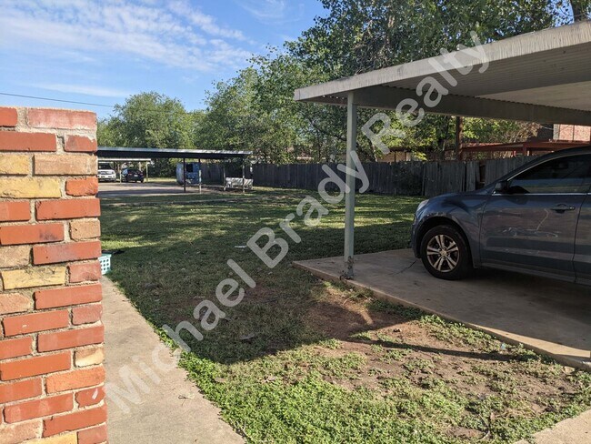 Building Photo - 3924 Scruggs Dr