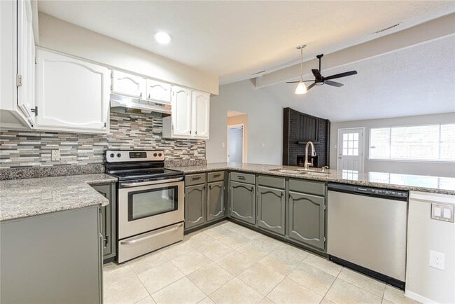 Building Photo - 2311 Pepperweed Dr