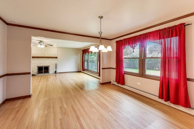 Building Photo - 933 Garden Ln