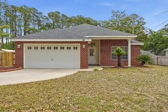 Building Photo - Renovated Home in Niceville!