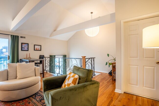 Building Photo - 1111 N Honore St