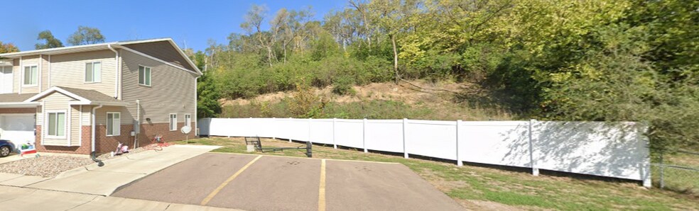 Building Photo - 1859 Red Bertrand Ct