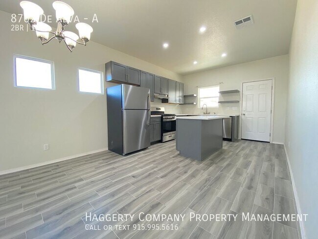 Building Photo - 8702 De Alva Dr