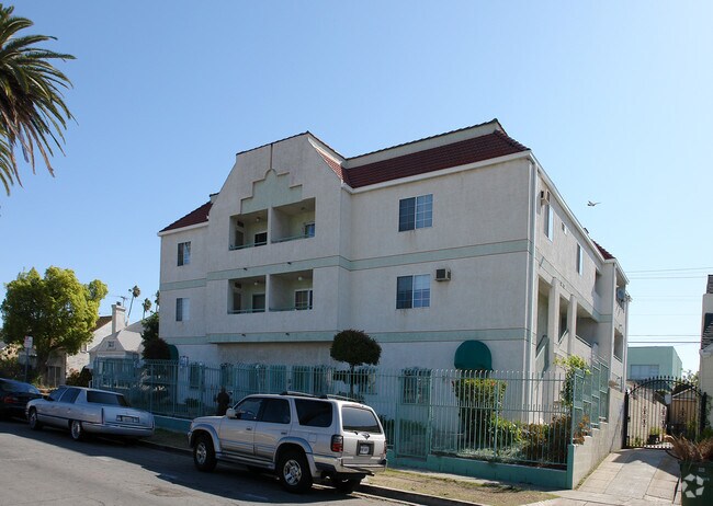 Building Photo - 318 N Hobart Blvd