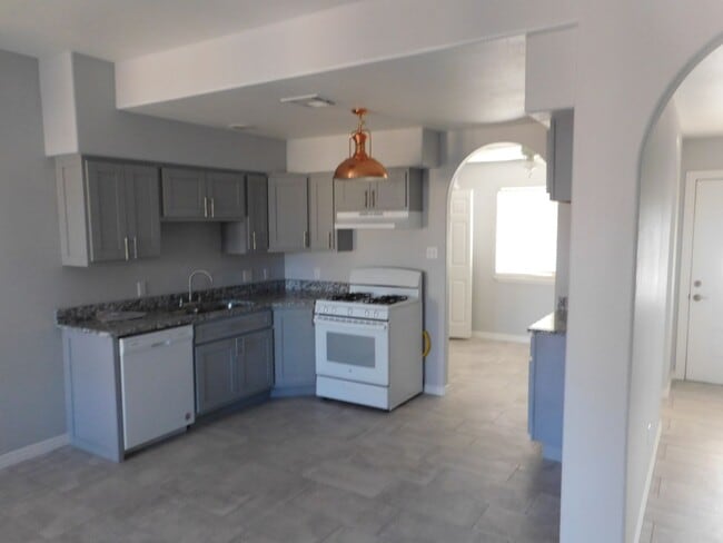 Building Photo - Beautiful Home in Old Mesilla