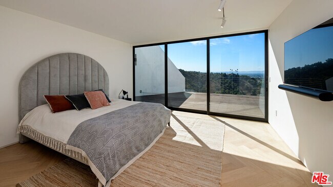 Building Photo - 3699 Alta Mesa Dr