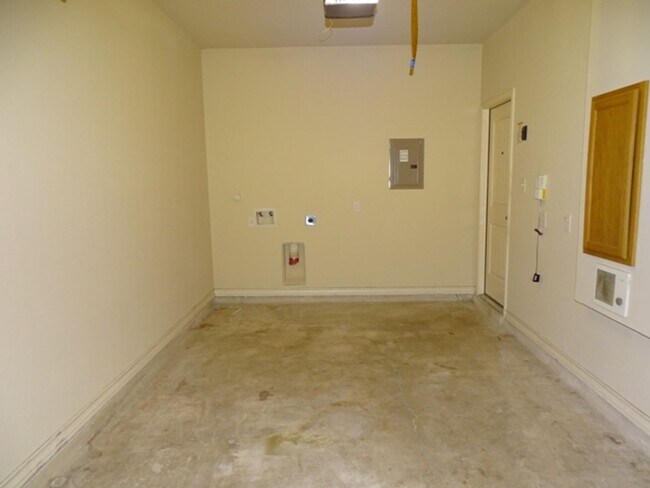 Building Photo - 6619 Arancione Ave