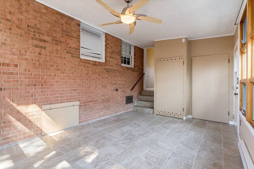 Building Photo - 627 Walnut Ave
