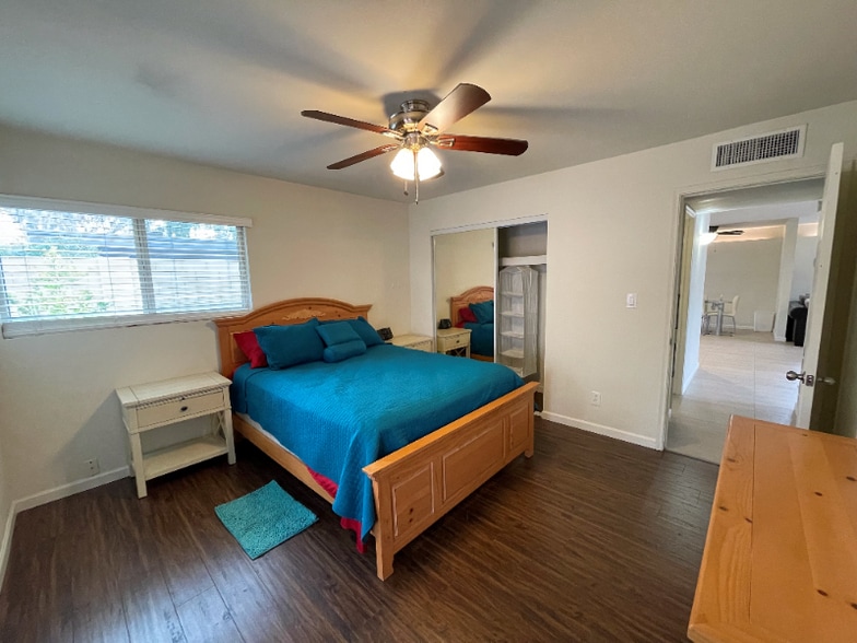 Building Photo - 3733 E Poinsettia Dr