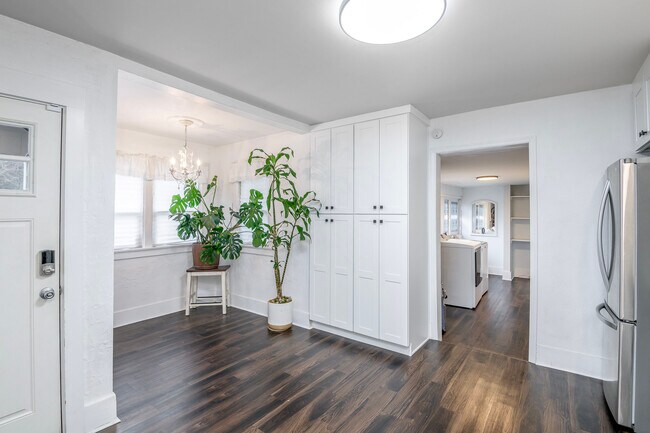 Building Photo - 117 Mosman Ave SW