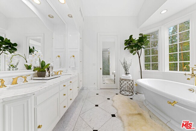 Building Photo - 515 S Westgate Ave