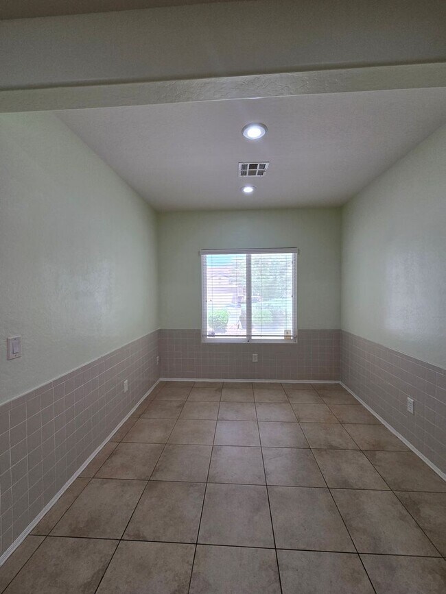 Building Photo - 3 BED / 2 BATH SINGLE STORY HOME IN SUN CI...