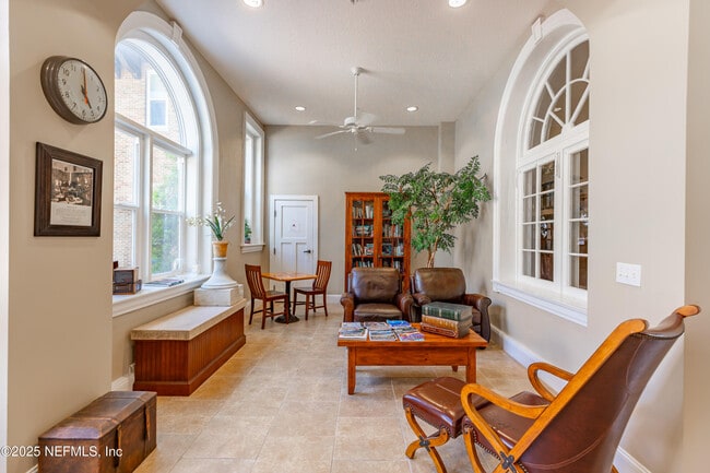 Building Photo - 2525 College St