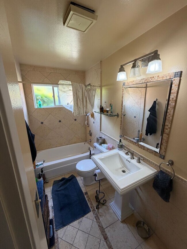 Building Photo - 3 Bed 2 Bath In Livorna Estates